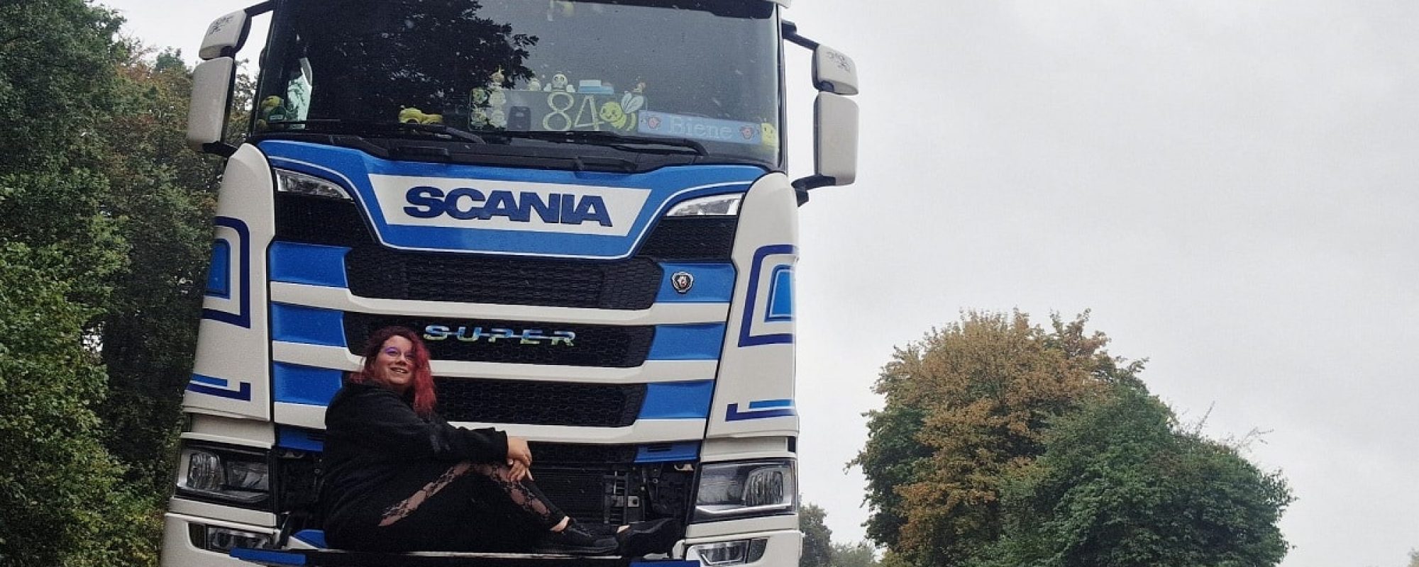 Kinderbuch240826j Sabrina Ofzareck ist Trucker-Fahrerin und Kinderbuch-Autorin