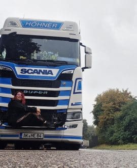 Sabrina Ofzareck ist Trucker-Fahrerin und Kinderbuch-Autorin